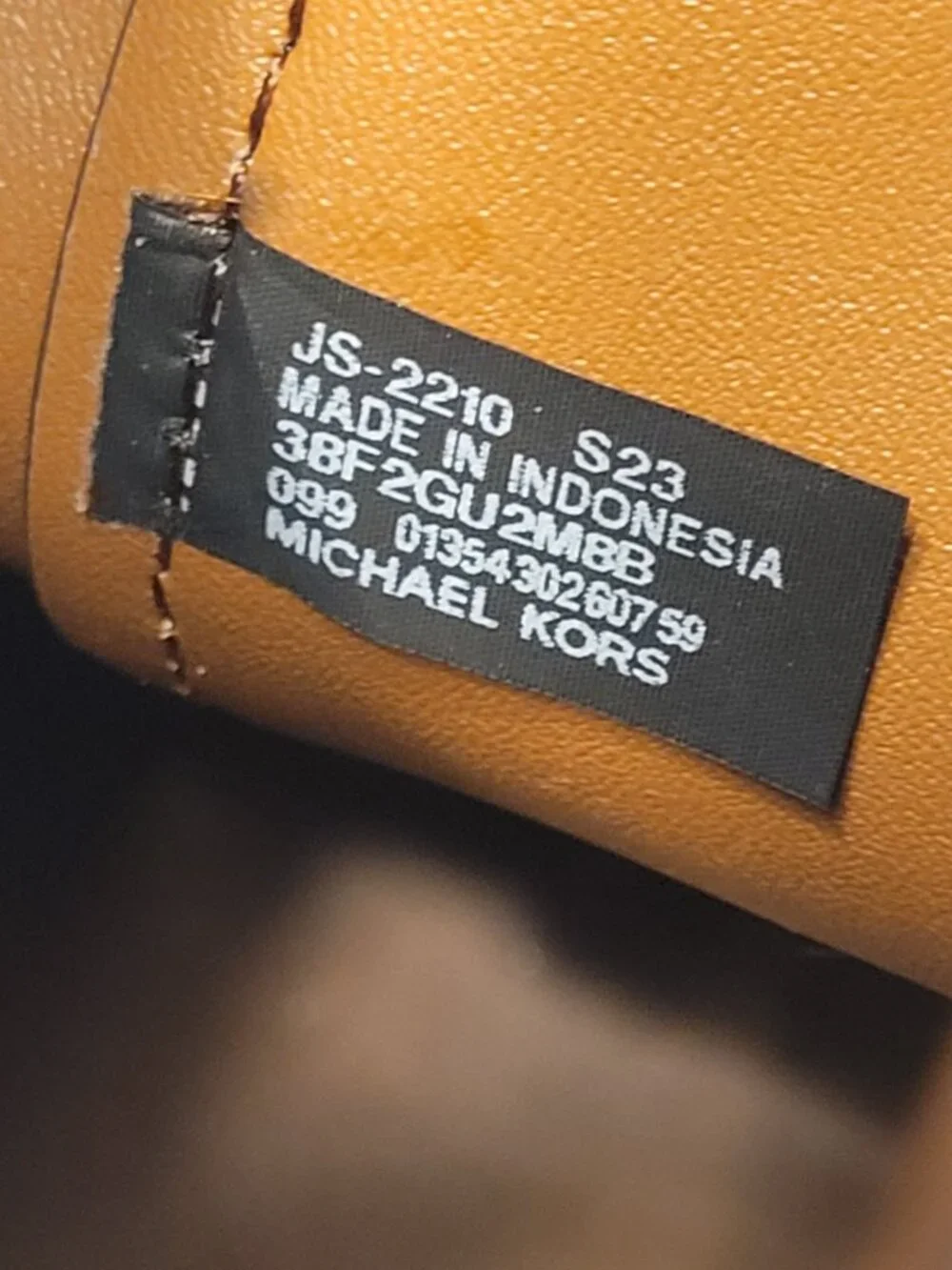 Michael Kors Suri Small Bucket Crossbody Bag